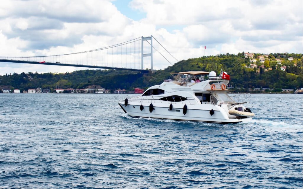 BOSPHORUS ON BOAT TOUR 1