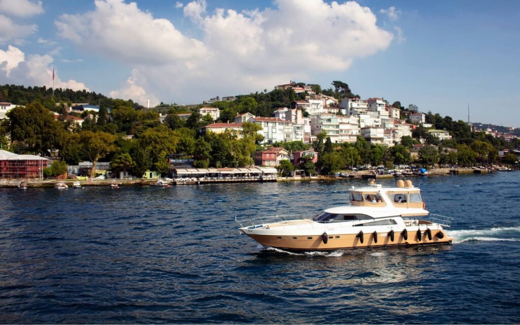 BOSPHORUS ON BOAT TOUR 2