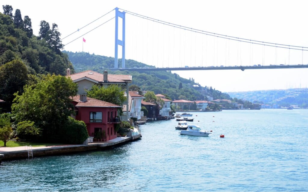 BOSPHORUS ON BOAT TOUR 3