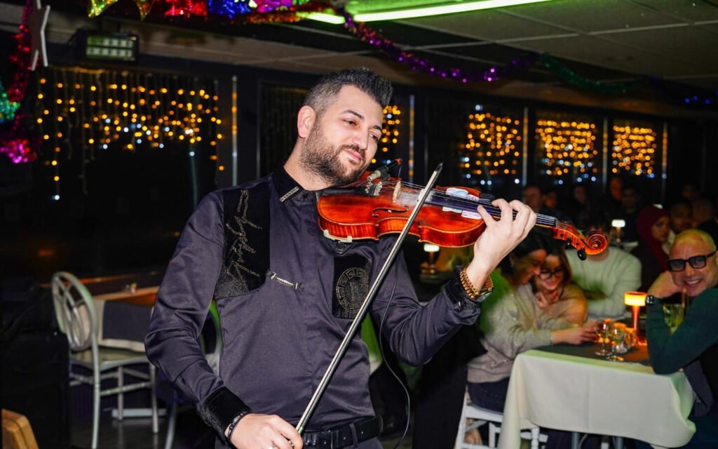 CLOSE TO SHOW PRİVATE TABLE WİTH ALCOHOL 1