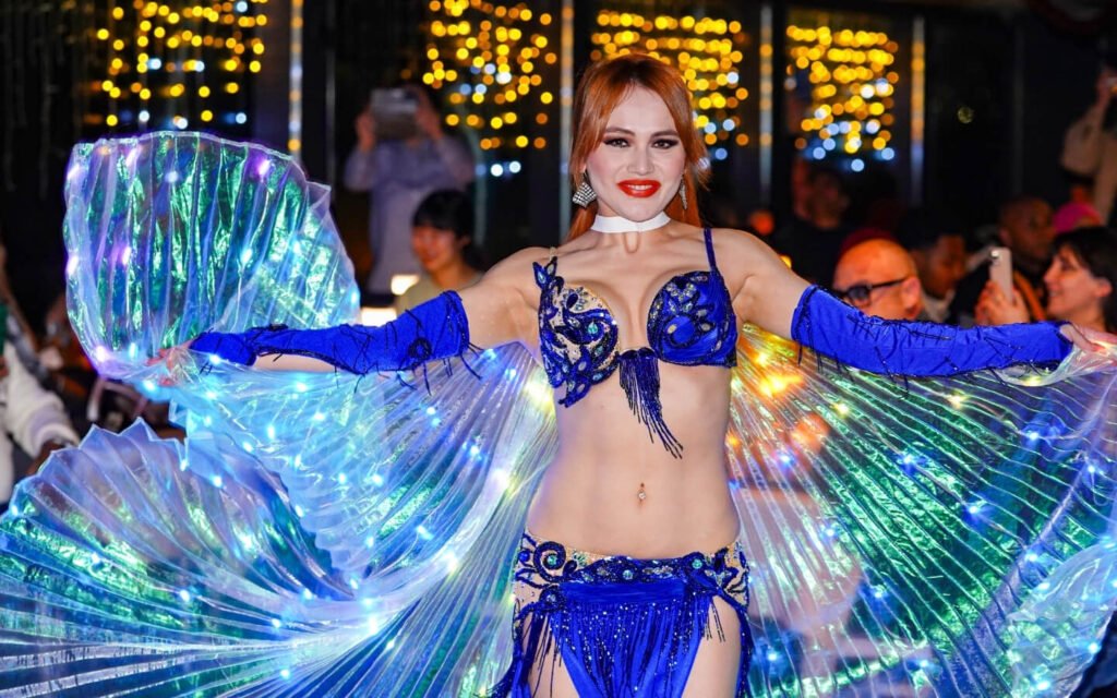 CLOSE TO SHOW PRİVATE TABLE WİTH ALCOHOL 2