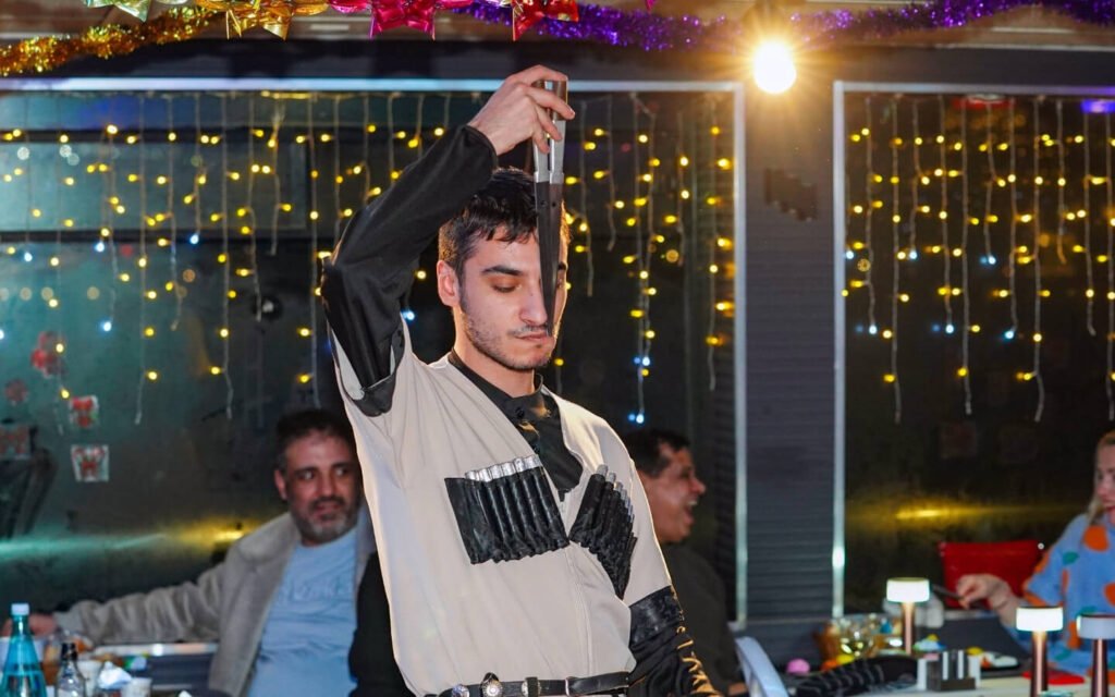 CLOSE TO SHOW PRİVATE TABLE WİTH ALCOHOL 5