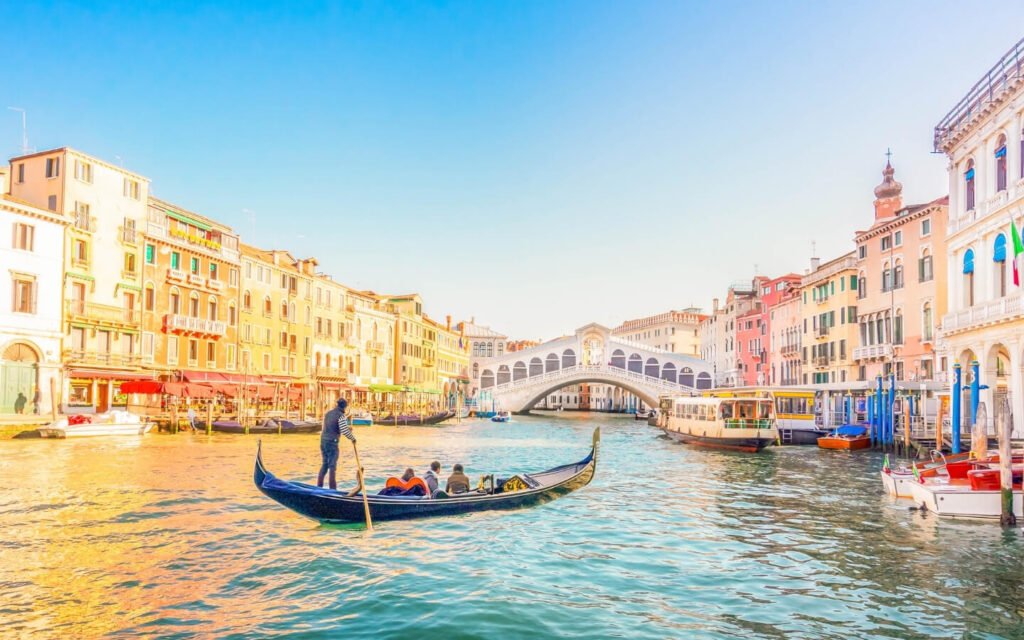 VENICE GONDOLA & WALKING DAY TOUR 1