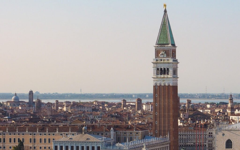 VENICE GONDOLA & WALKING DAY TOUR 2