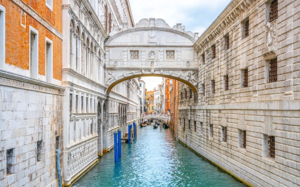 VENICE GONDOLA & WALKING DAY TOUR 3