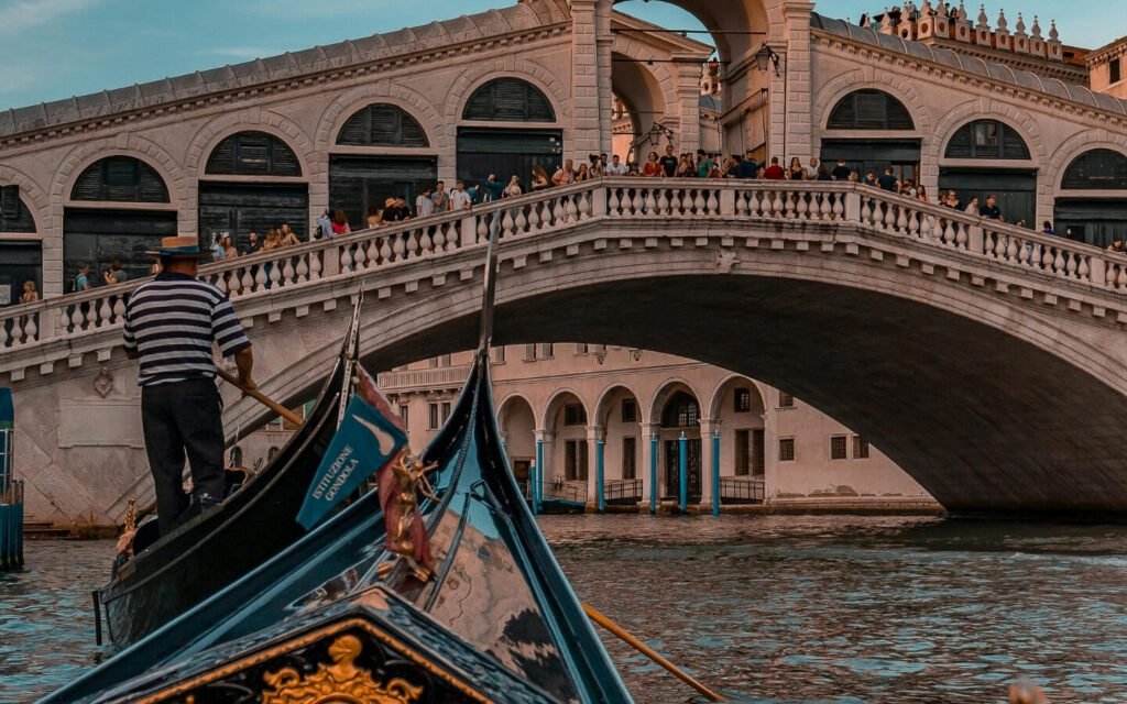VENICE GONDOLA & WALKING DAY TOUR 4