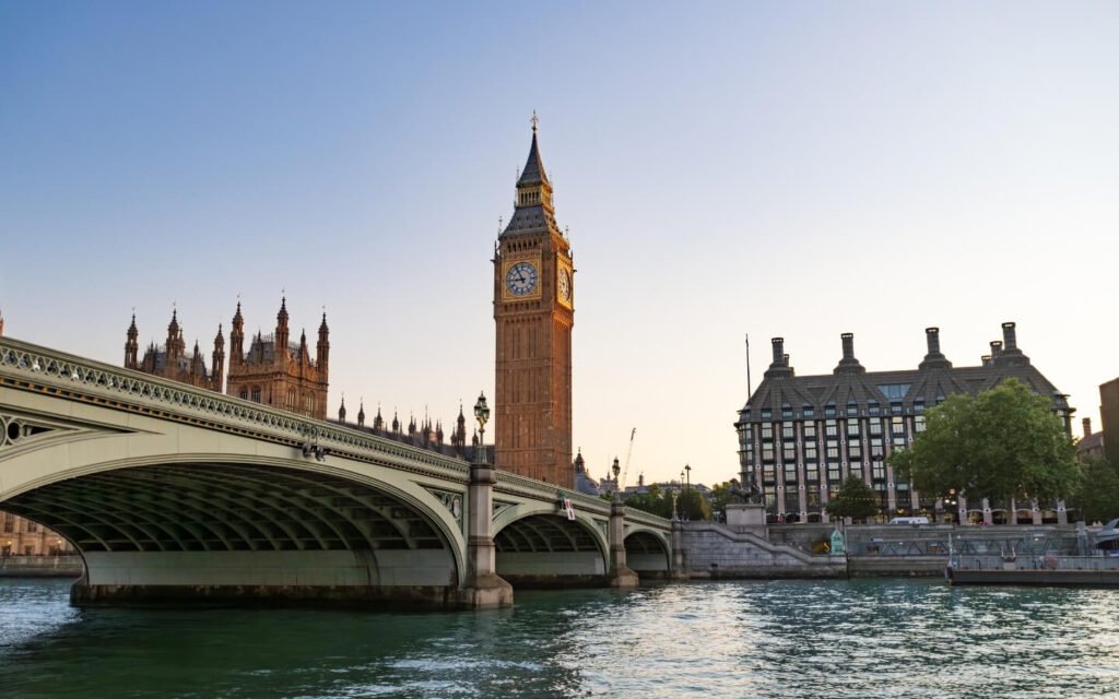 LONDON TOWN & CITY OF LIGHT BY EUROSTAR