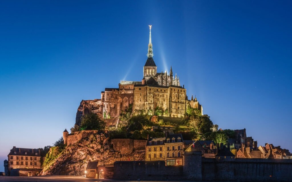 NORMANDY, MONT-SAINT-MICHEL & VERSAILLES