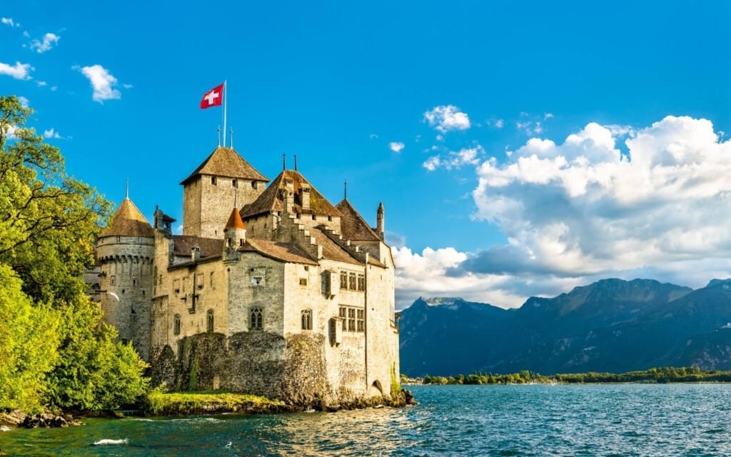 ALPINE ELEGANCE FROM GENEVA TO MILAN